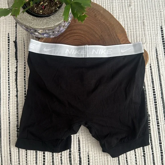 Nike - Picture 4 of 5